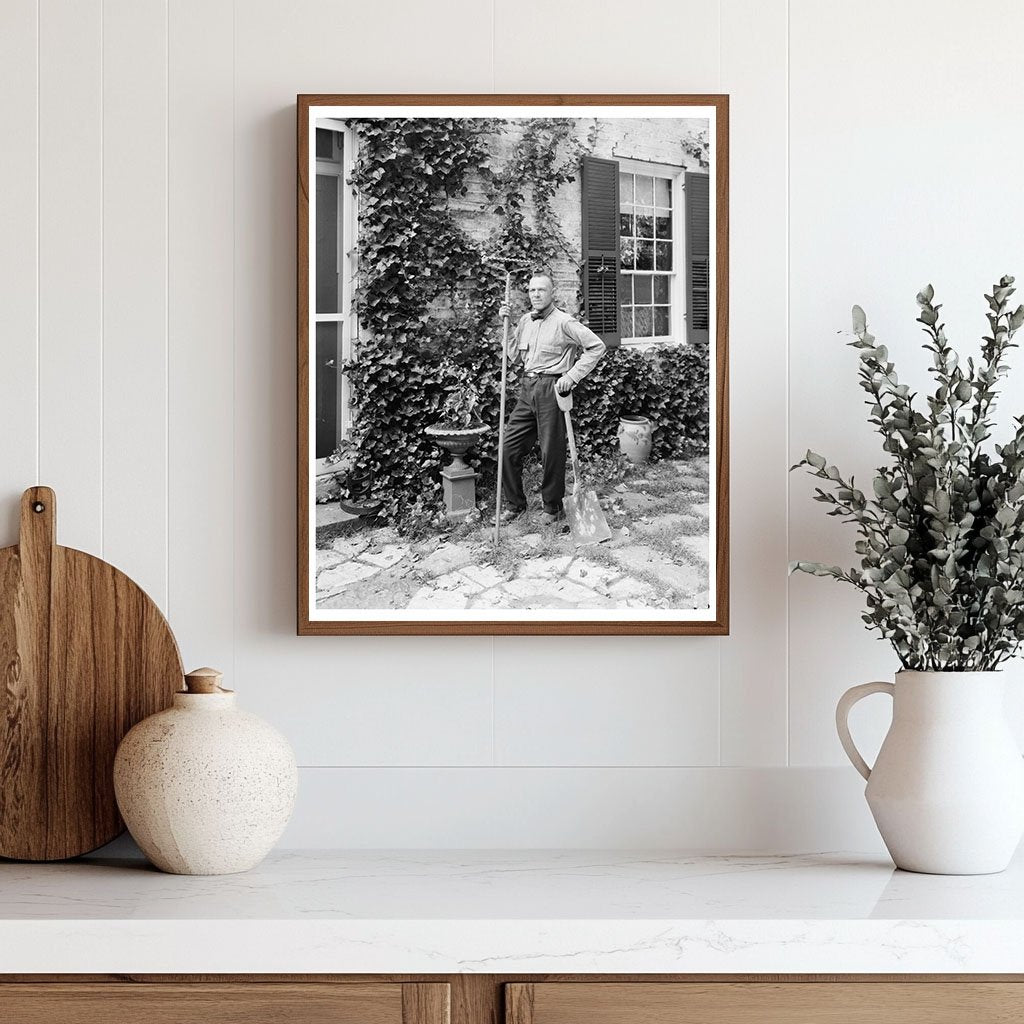 Fredericksburg VA Gardening Scene, Early 20th Century