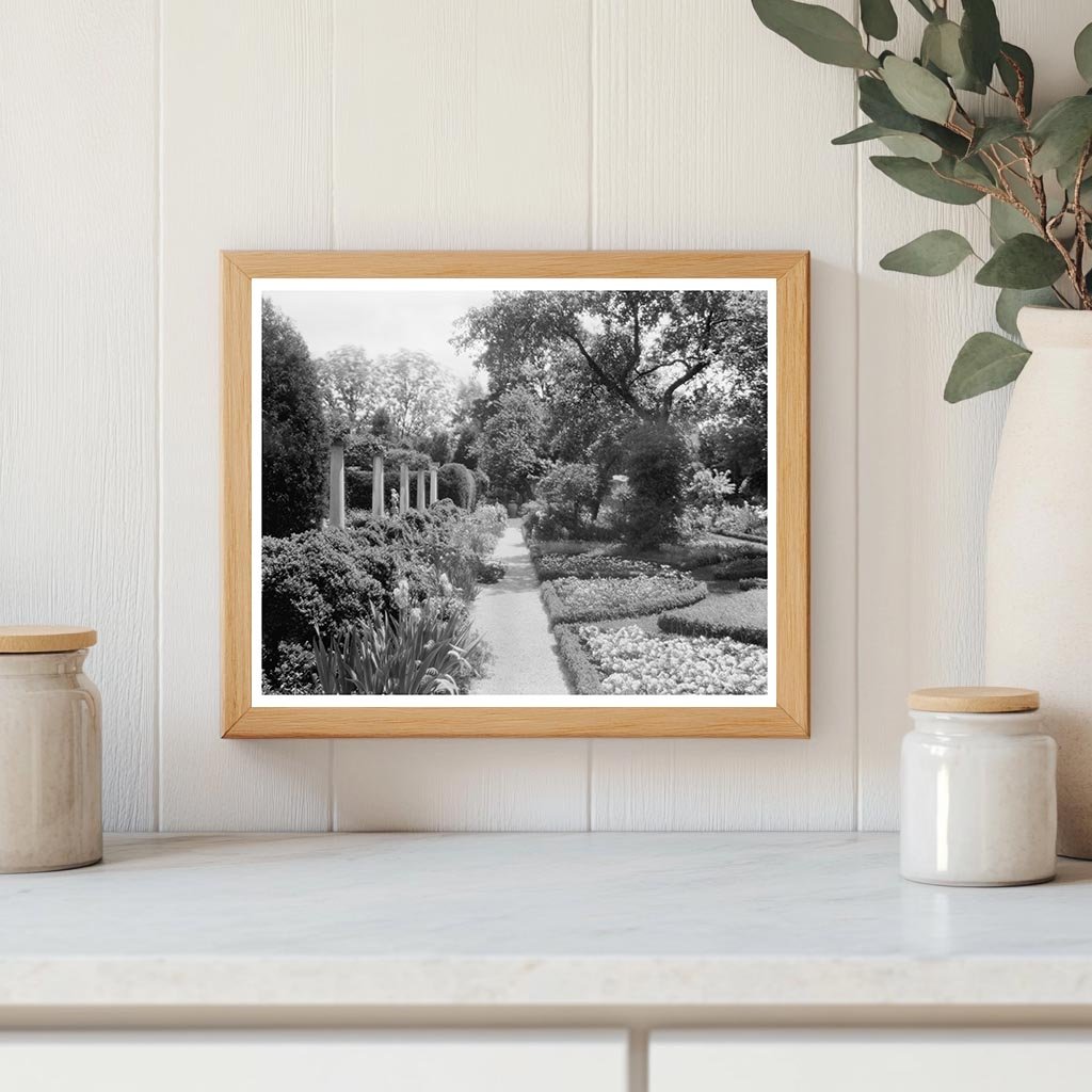 Mrs. Devores Estate, Fredericksburg VA, 1900s Photo