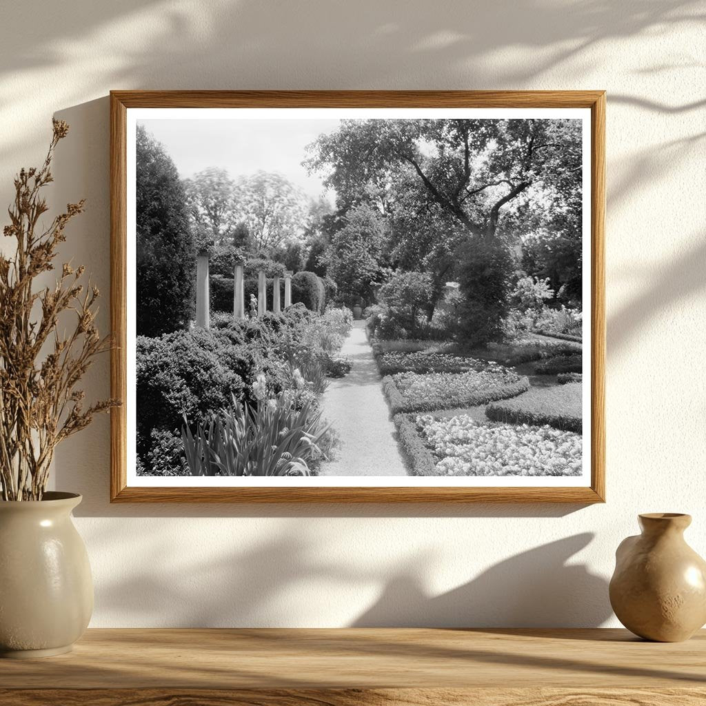 Mrs. Devores Estate, Fredericksburg VA, 1900s Photo