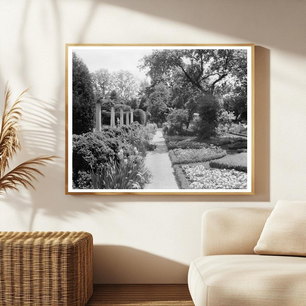 Mrs. Devores Estate, Fredericksburg VA, 1900s Photo