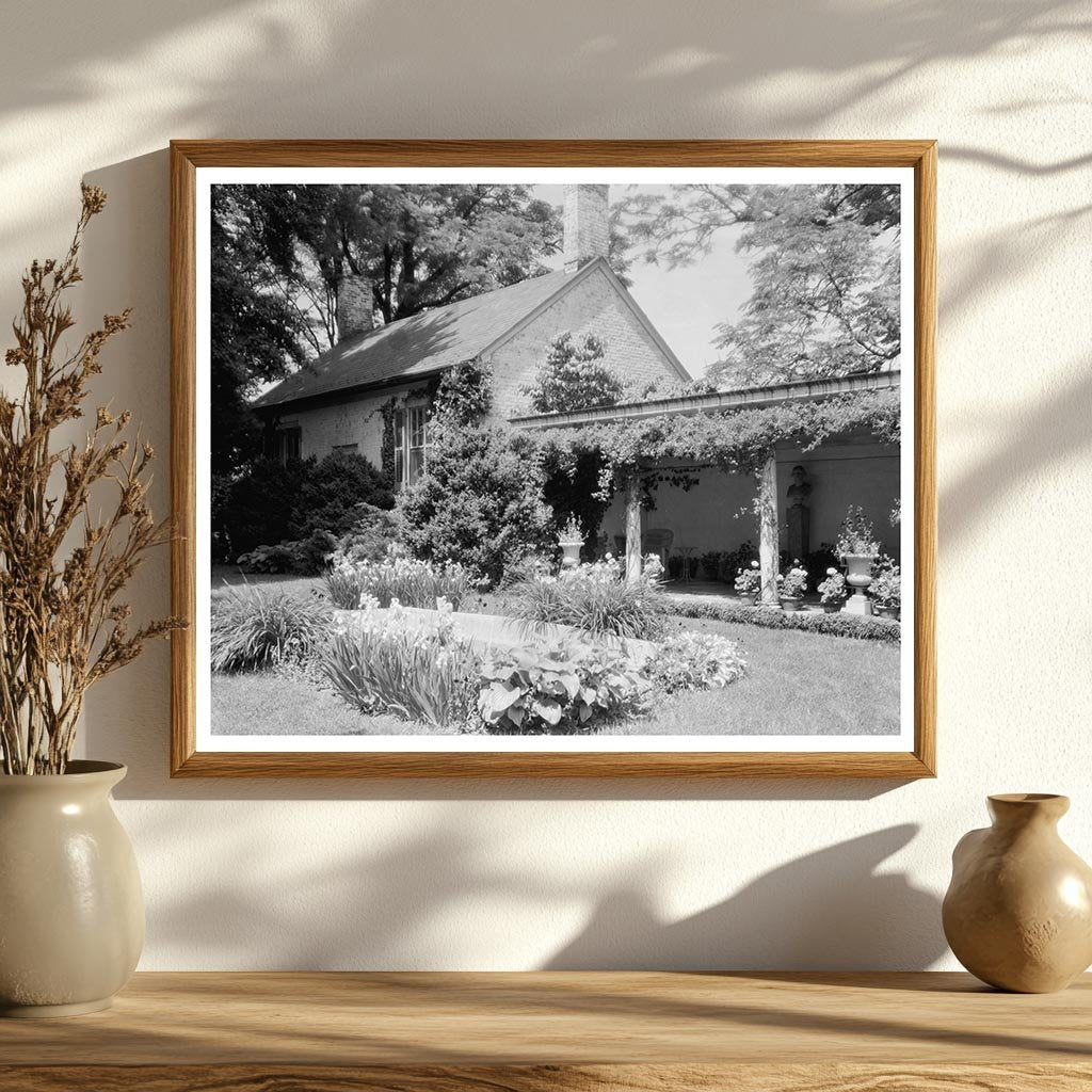 Historic Estate in Fredericksburg, VA - 20th Century Photo