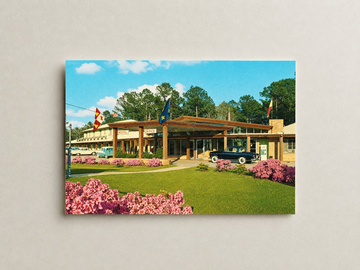 Mobile, AL: Spanish Fort Motel is located on a spacious, beautifully landscaped grounds, 8 miles E. of Mobile
