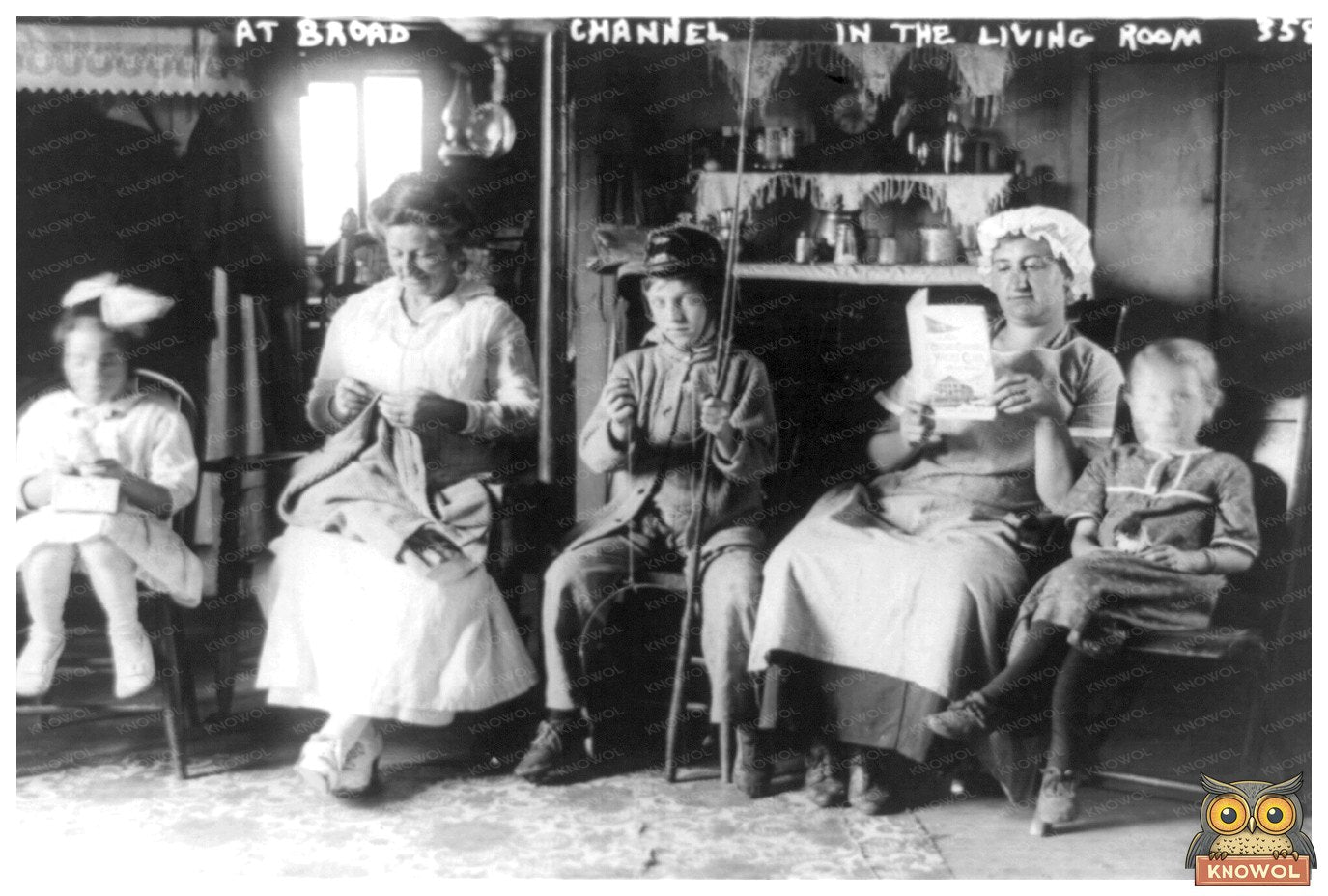 1915 Living Room Charm in Jamaica Bay, NY