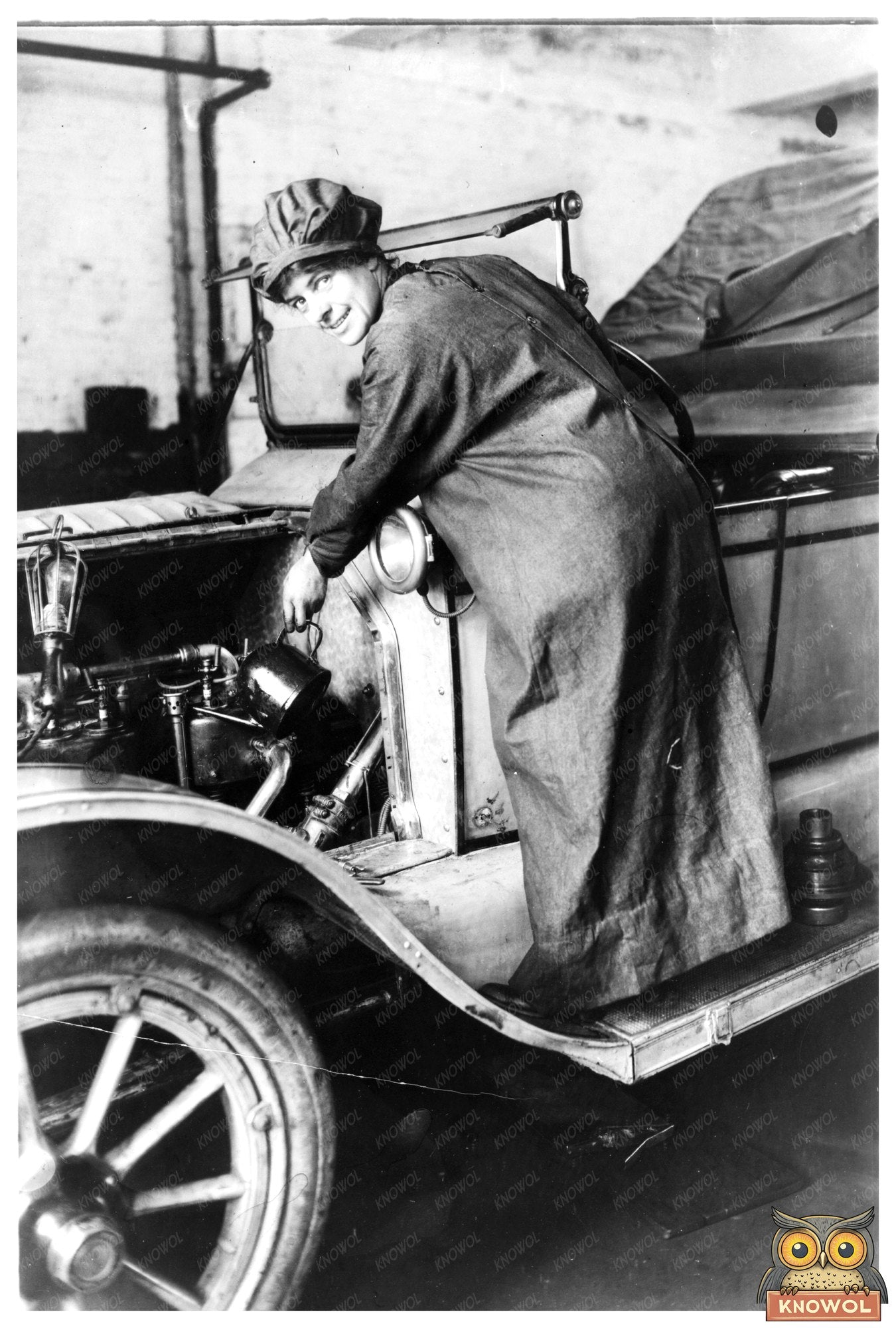 Women in Autos: 1920s Trailblazer as Salesman