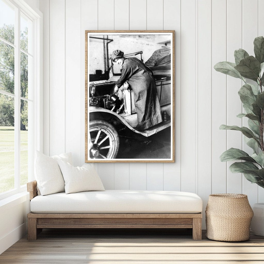Women in Autos: 1920s Trailblazer as Salesman