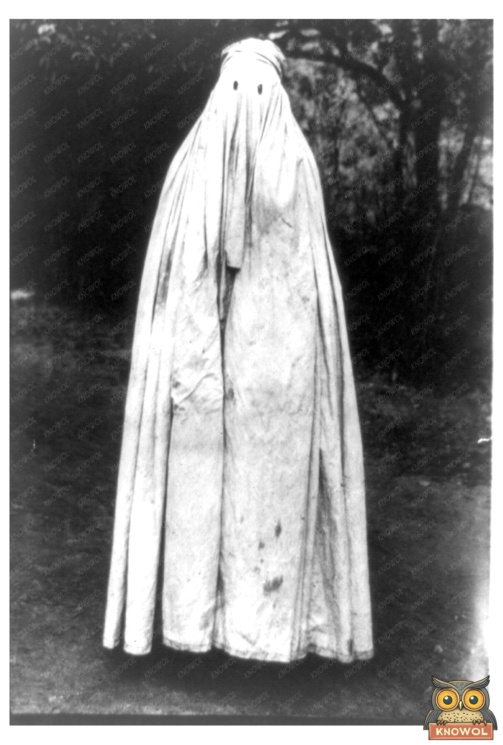 Traditional Attire of a Muslim Woman in Early 1900s India
