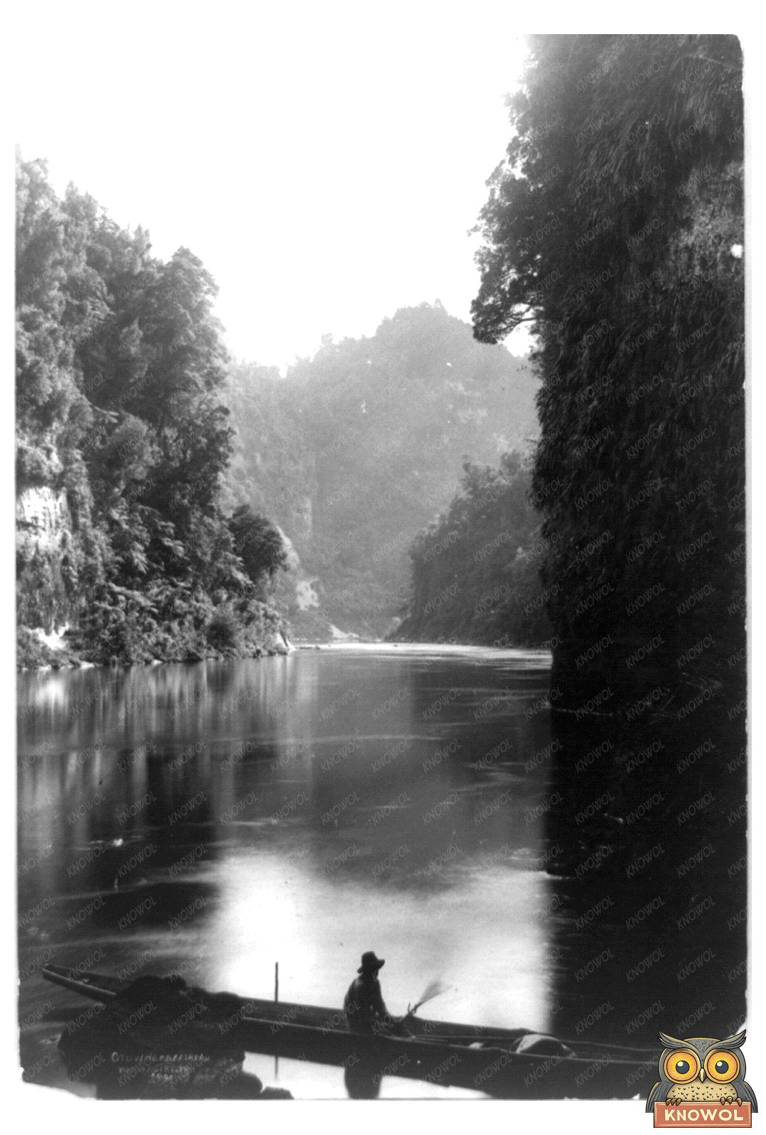 Traditional Canoes on Wanganui River, 1906