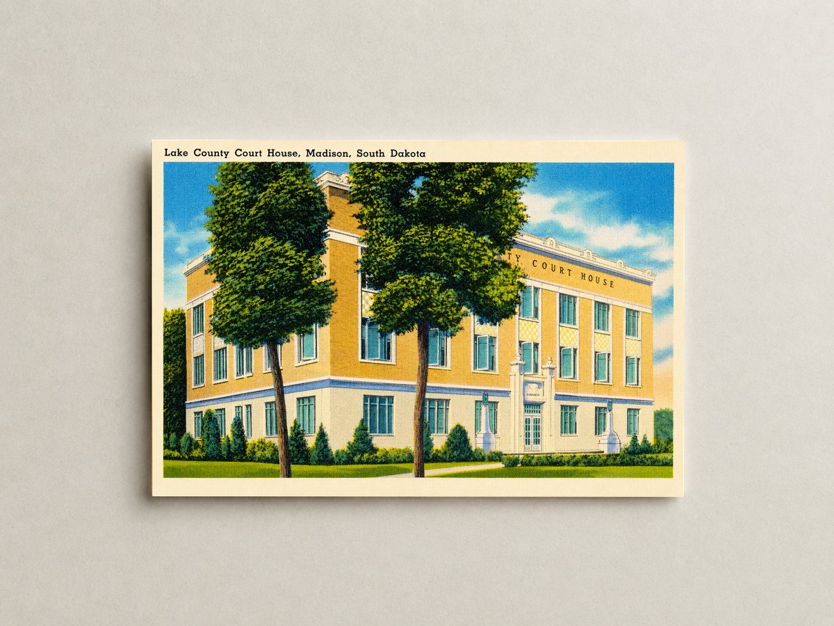 Madison, SD: Lake Country Court House