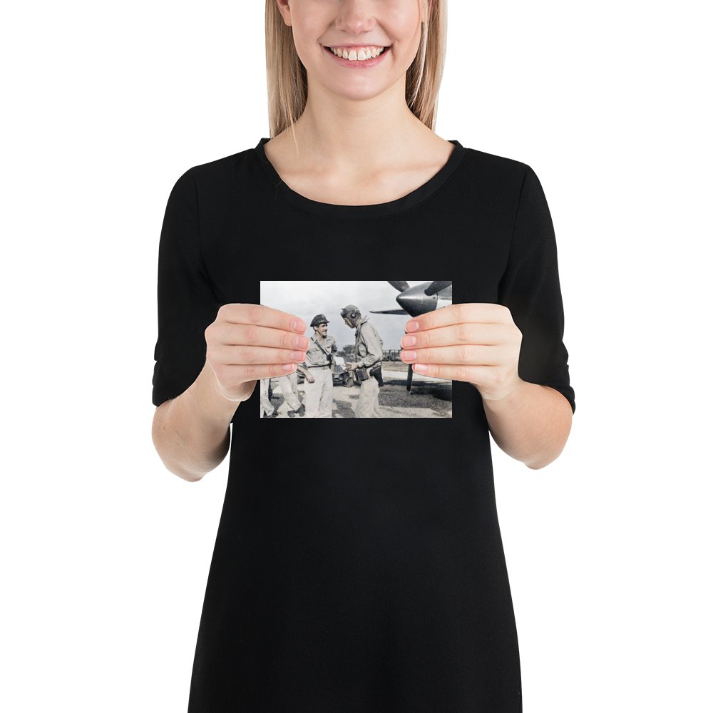 Aviation legend Charles A. Lindbergh alongside WWII ace Major Thomas B. McGuire (left). - Available at KNOWOL