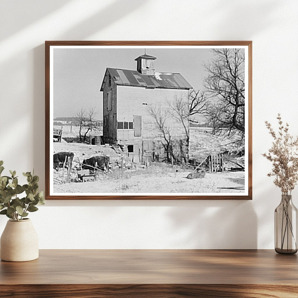 Barnyard Scene at Fred Morgenflashs Farm 1937 - Available at KNOWOL