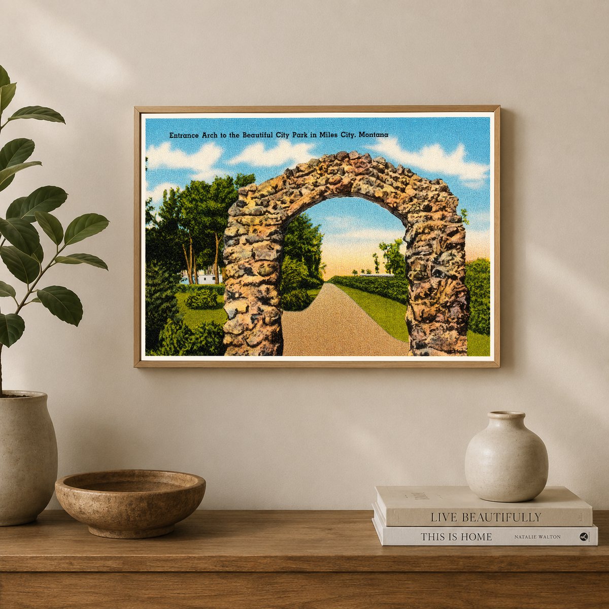 Miles City, MT: Entrance arch to the beautiful city park in Miles City