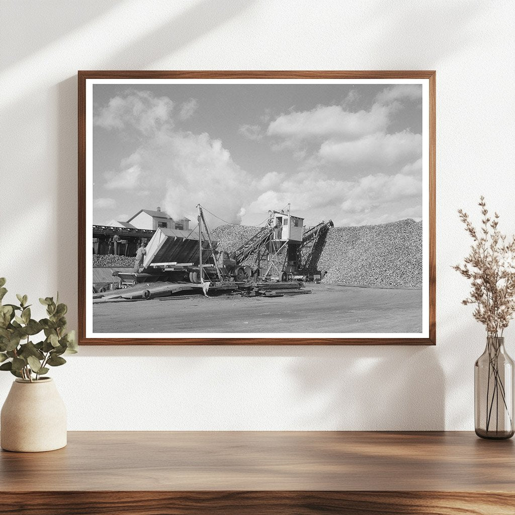Beet Unloading Machine East Grand Forks Minnesota 1937 - Available at KNOWOL