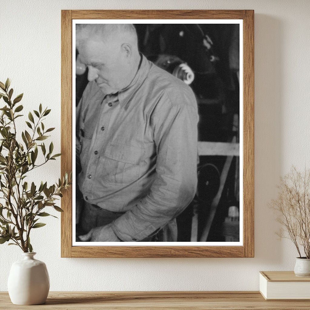 Blacksmith Sharpening Cultivator Point Marshall Texas 1939 - Available at KNOWOL