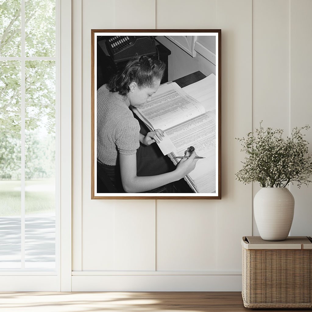 Bookkeeper at Insurance Company Chicago April 1941 - Available at KNOWOL