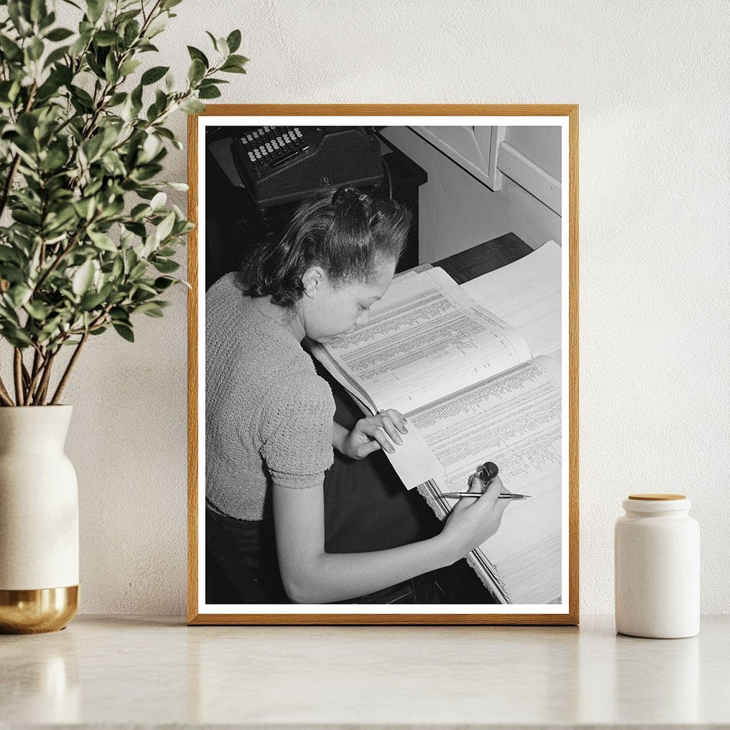 Bookkeeper at Insurance Company Chicago April 1941 - Available at KNOWOL