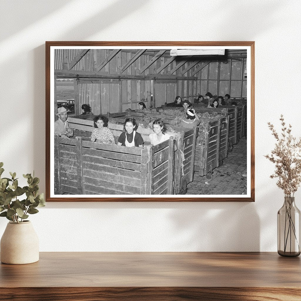 Broccoli Packing Workers in Elsa Texas February 1939 - Available at KNOWOL