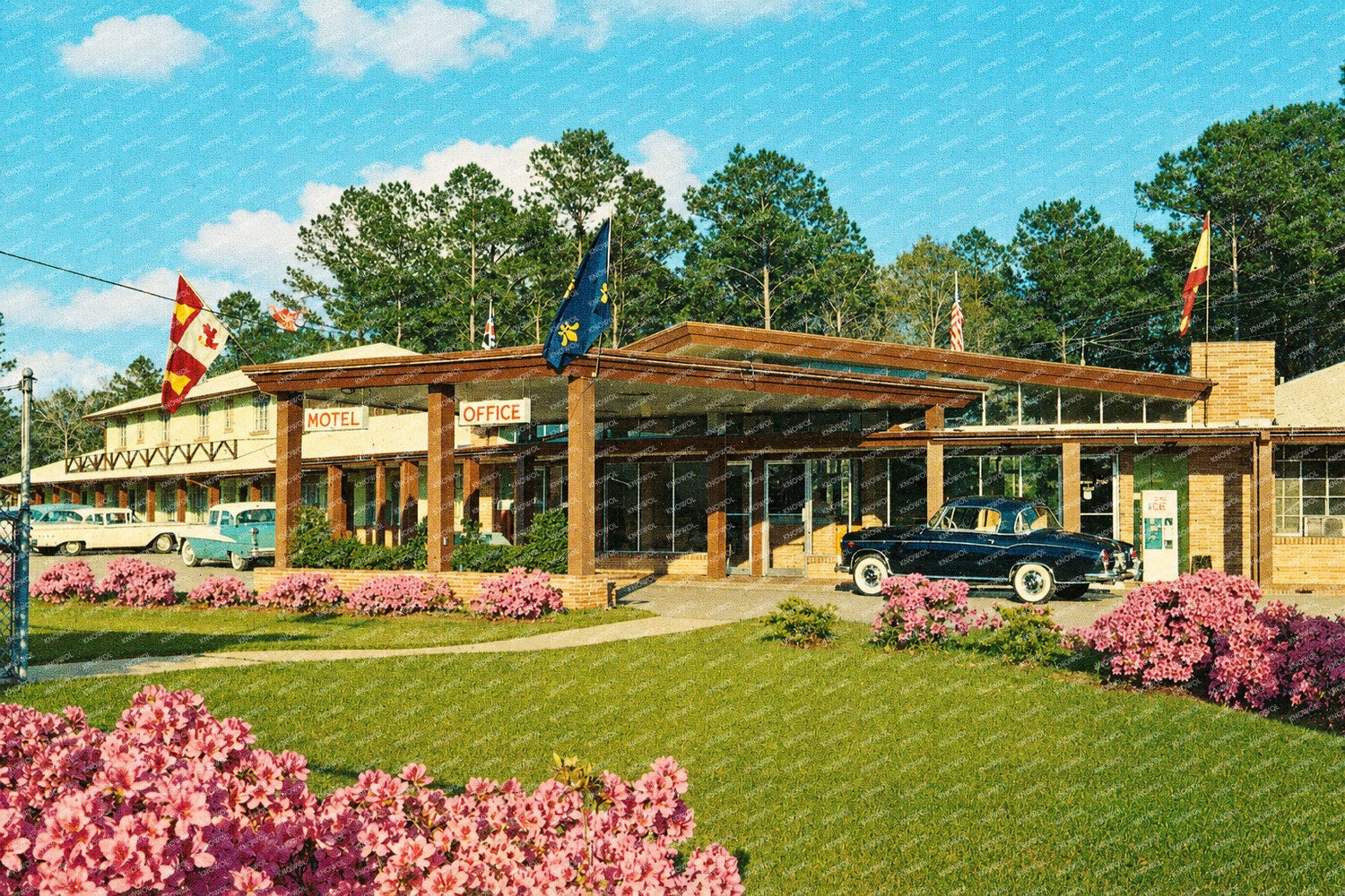 Mobile, AL: Spanish Fort Motel is located on a spacious, beautifully landscaped grounds, 8 miles E. of Mobile