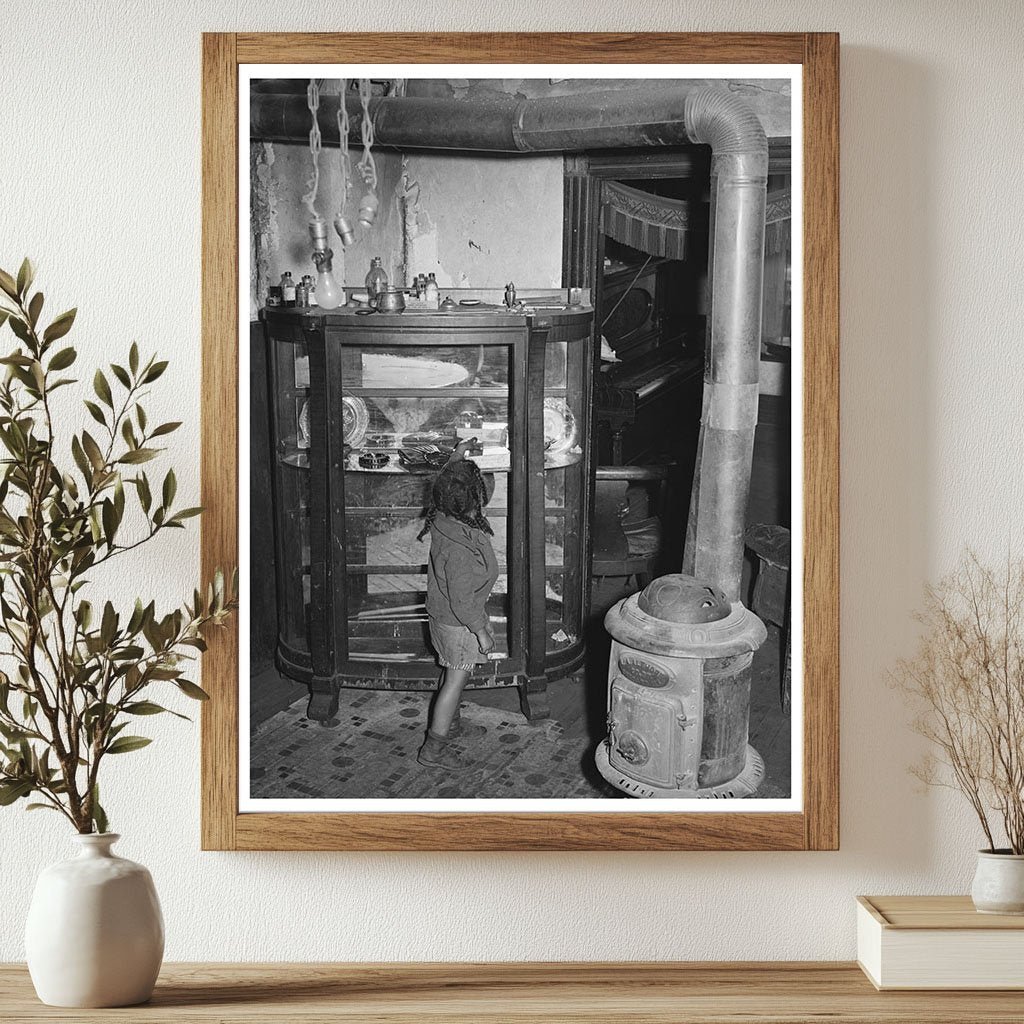 Chicago Family Dining Room Relief Assistance April 1941 - Available at KNOWOL