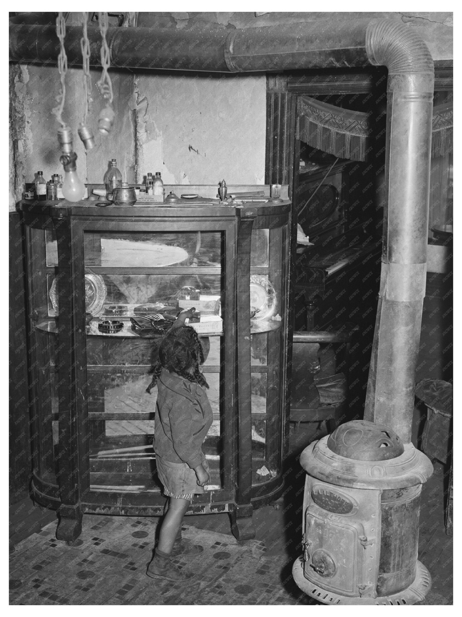 Chicago Family Dining Room Relief Assistance April 1941 - Available at KNOWOL