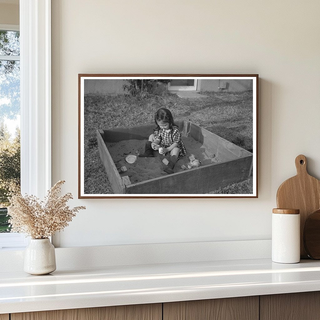 Child at Camelback Farms Phoenix Arizona 1942 - Available at KNOWOL