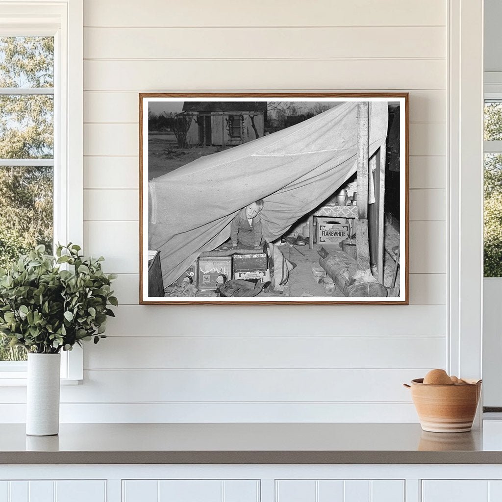 Child with measles in Edinburg Texas migrant camp 1939 - Available at KNOWOL