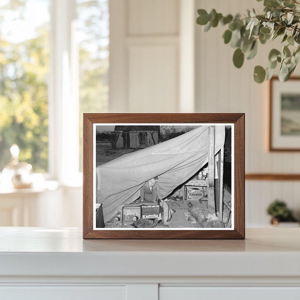 Child with measles in Edinburg Texas migrant camp 1939 - Available at KNOWOL