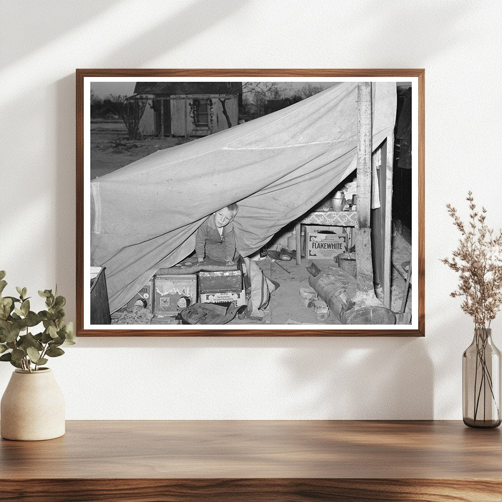 Child with measles in Edinburg Texas migrant camp 1939 - Available at KNOWOL