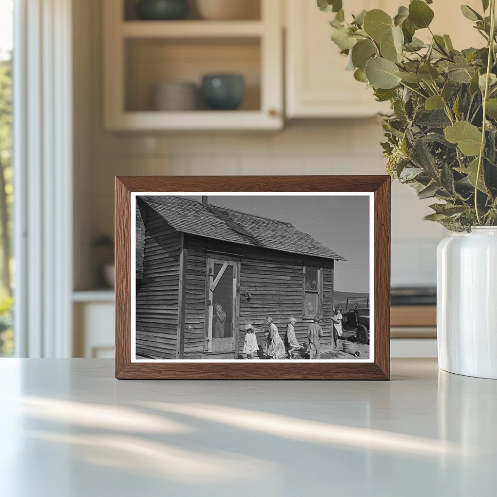 Children at Olaf Fugelberg Farmhouse North Dakota 1937 - Available at KNOWOL