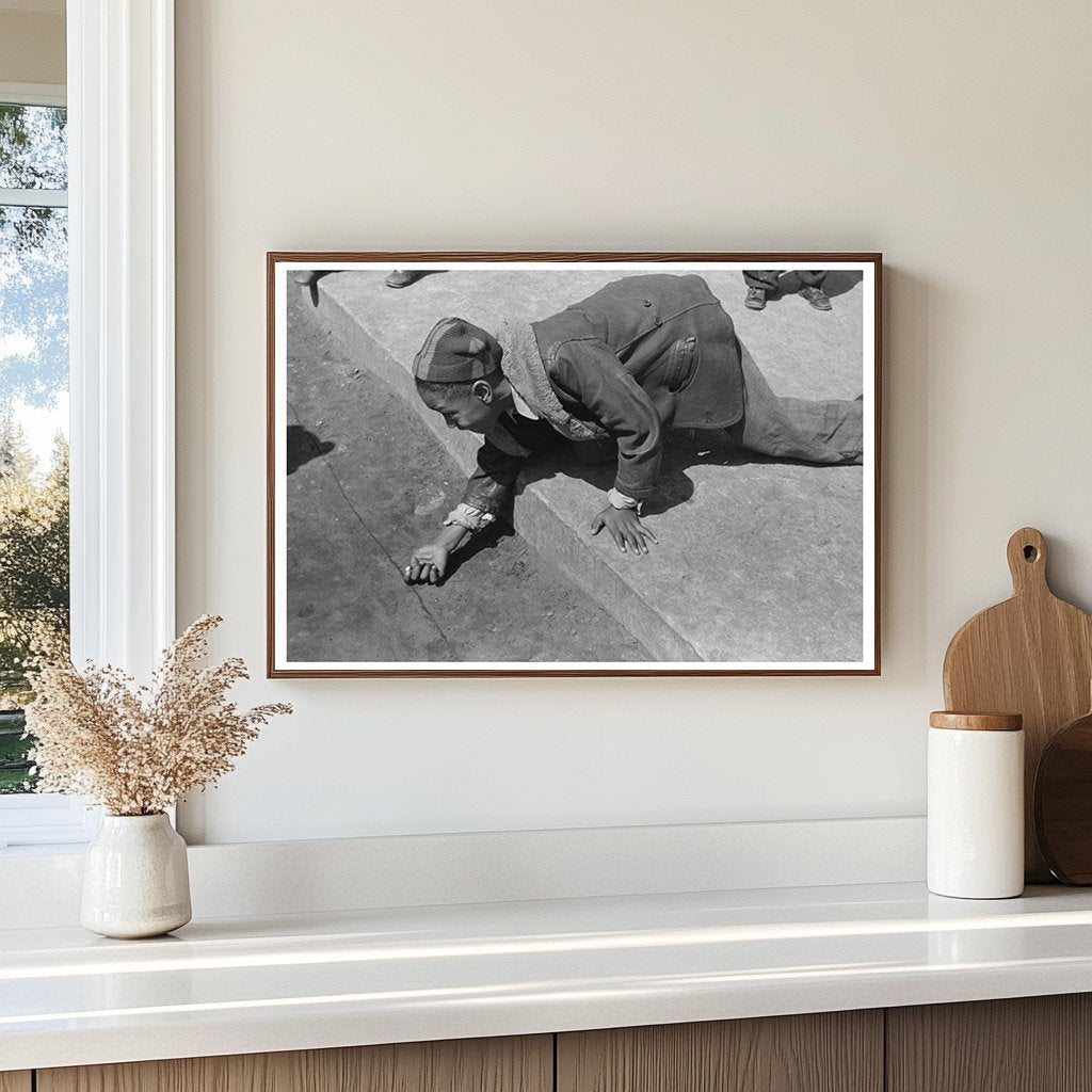 Children Playing Marbles South Side Chicago 1941 - Available at KNOWOL