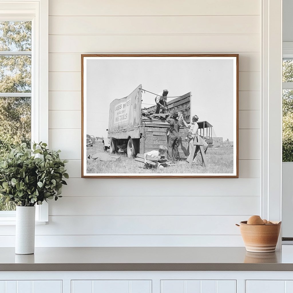 Children Unloading Stakes and Horses in Sikeston 1938 - Available at KNOWOL