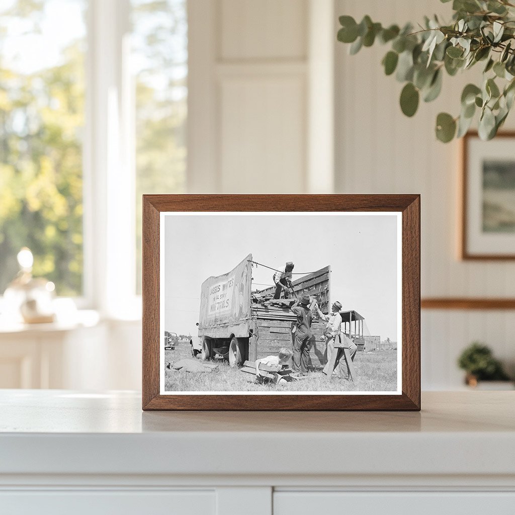 Children Unloading Stakes and Horses in Sikeston 1938 - Available at KNOWOL