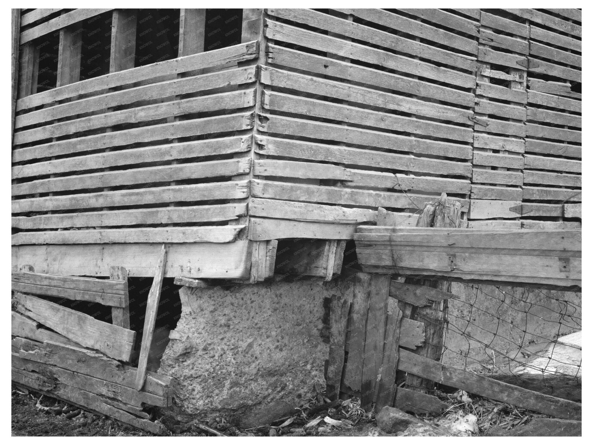 Corn Crib Detail on Lyle Askedland Farm December 1936 - Available at KNOWOL