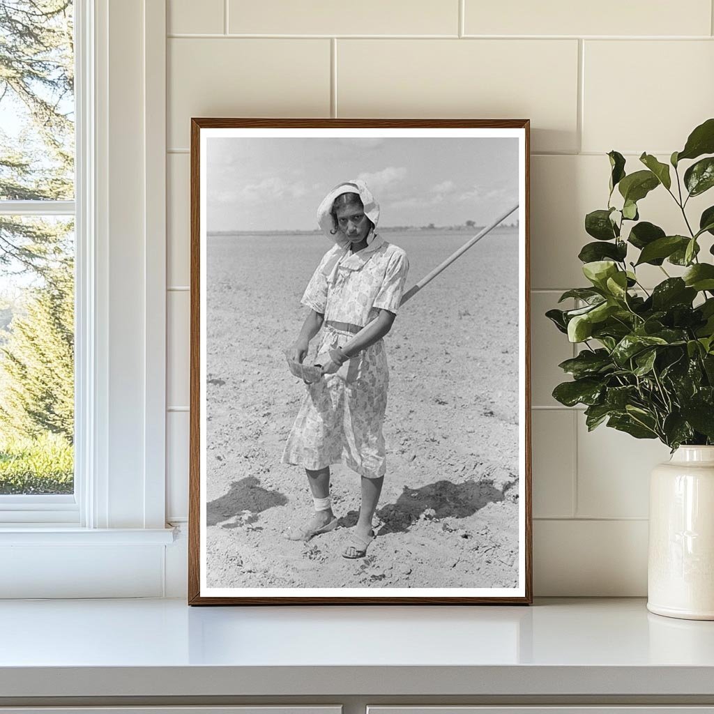 Cotton Hoeing in New Madrid County Missouri 1938 - Available at KNOWOL