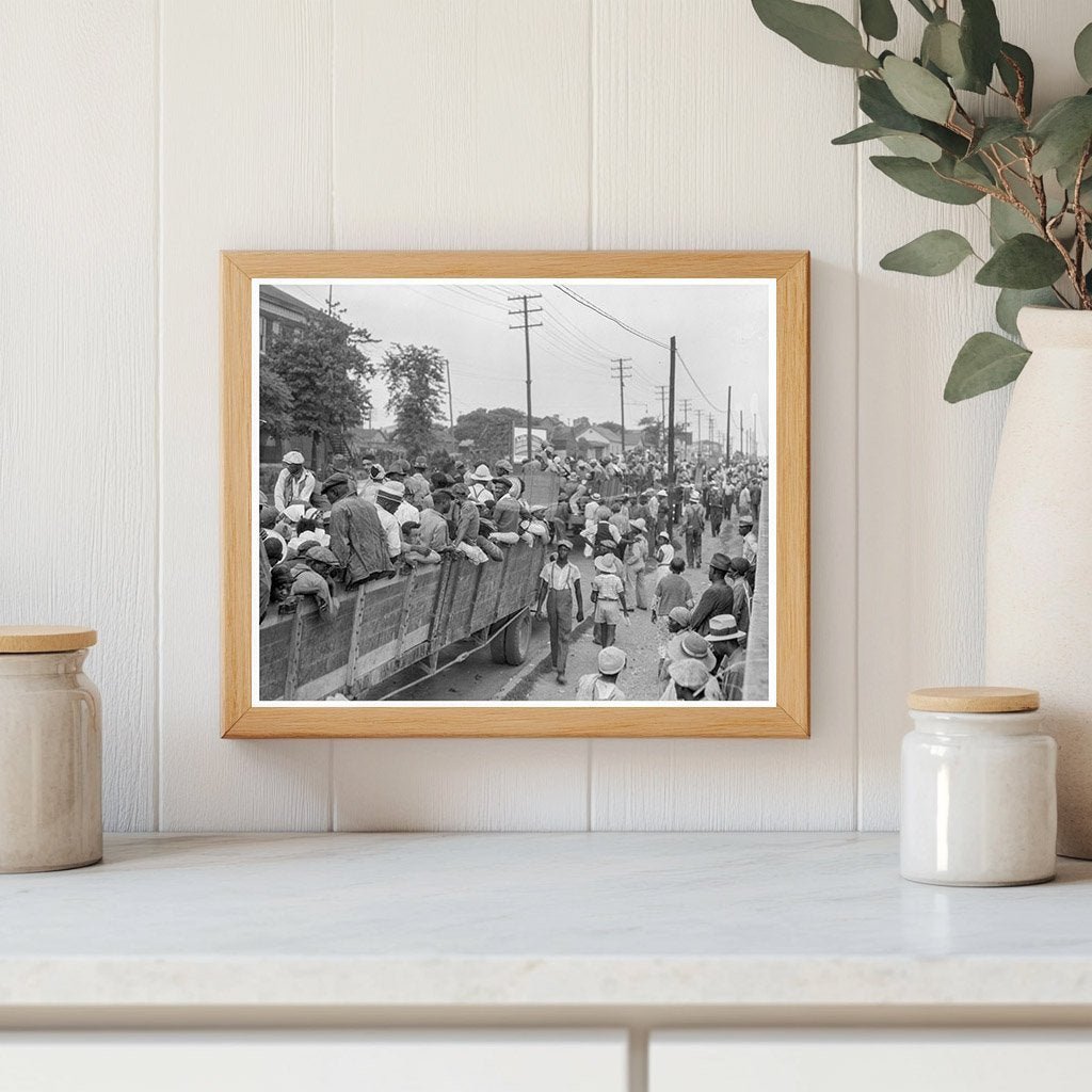 Cotton Hoers Loading in Memphis Tennessee June 1937 - Available at KNOWOL