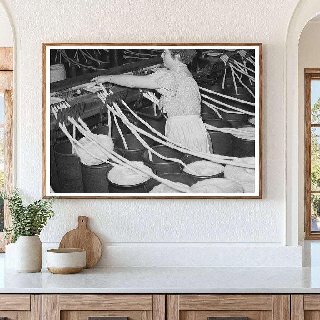 Cotton Mill Workers in Laurel Mississippi 1939 - Available at KNOWOL