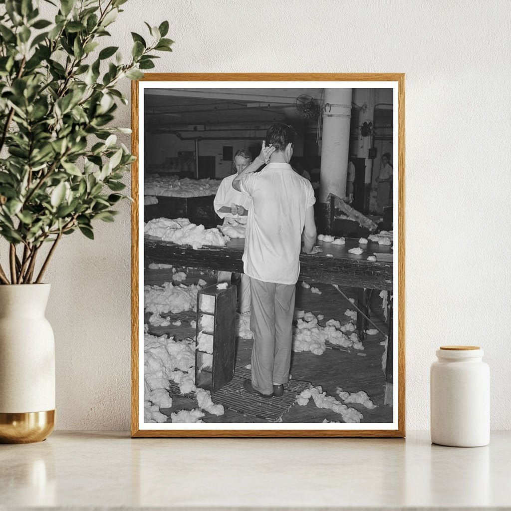 Cotton Samplers Assessing Quality in Houston 1939 - Available at KNOWOL