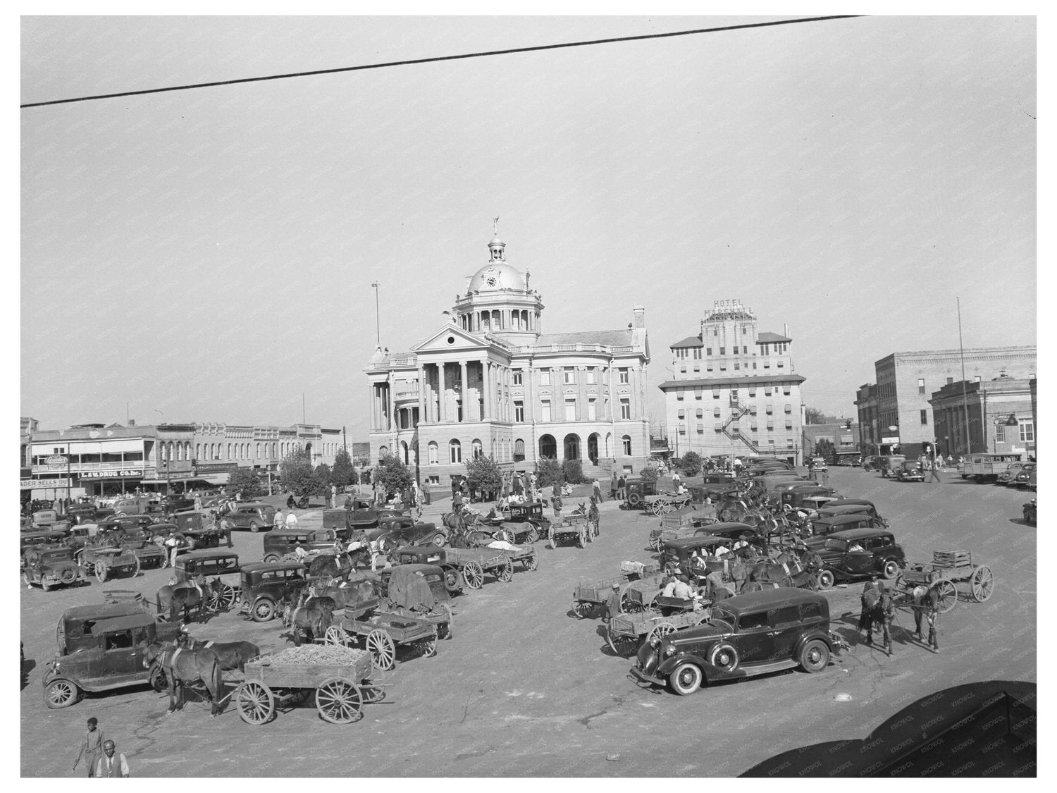 Courthouse Square Marshall Texas March 1939 - Available at KNOWOL