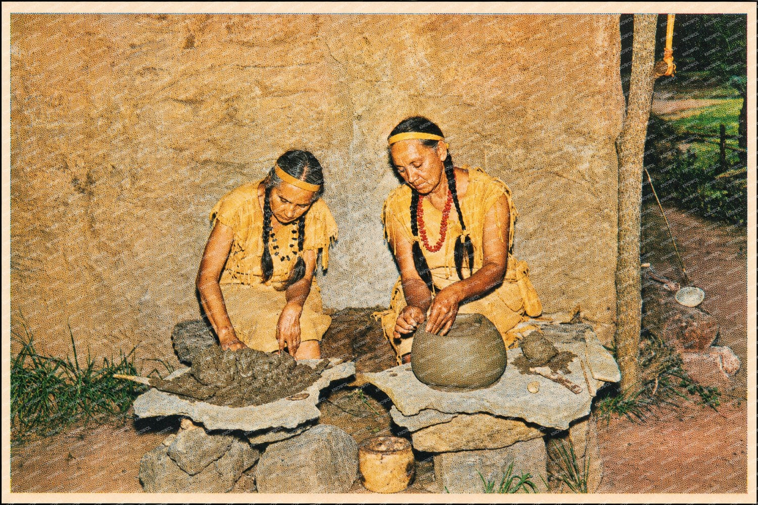 Tsa La Gi Indian Village, OK: Pottery making at Tsa-la-gi