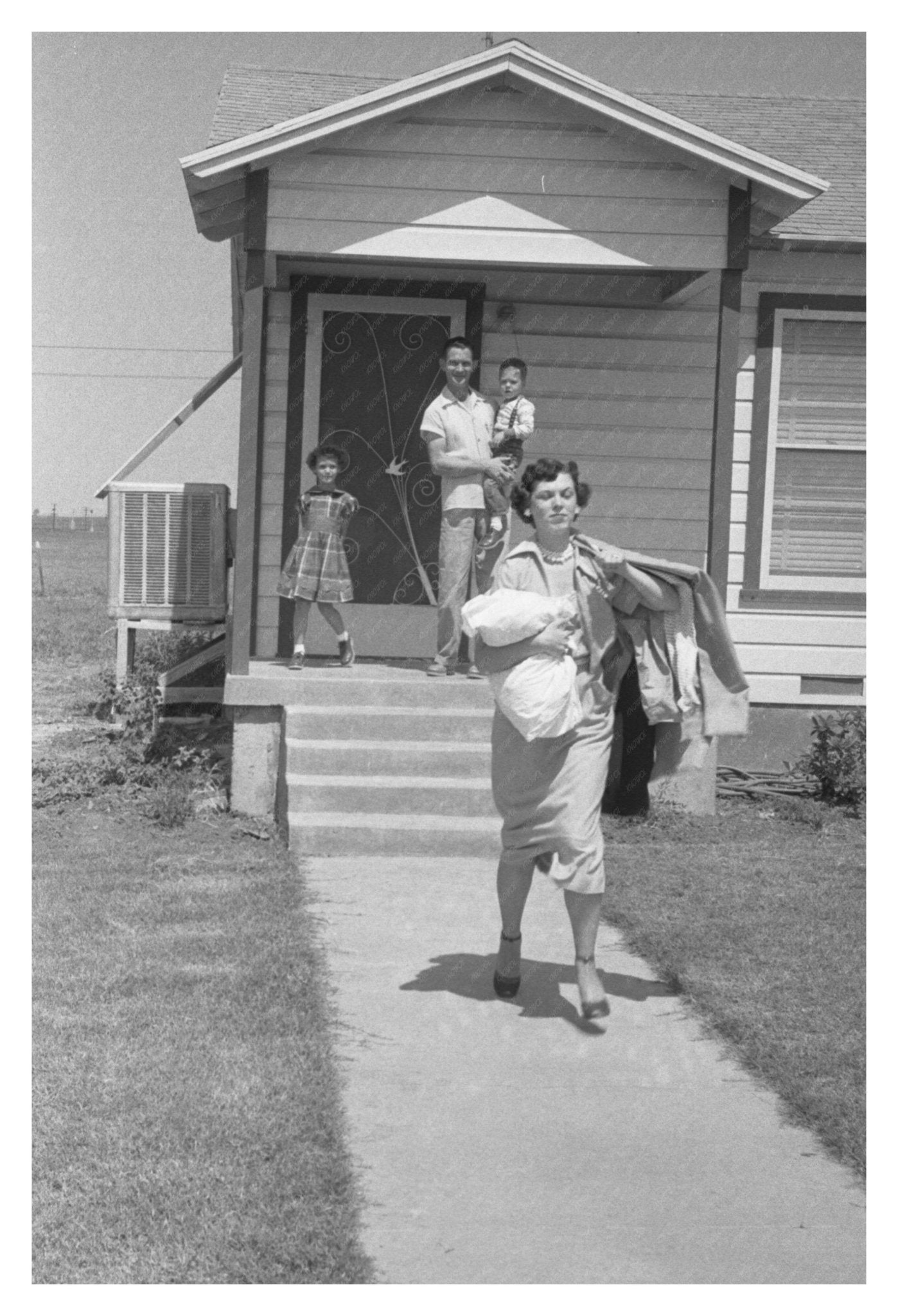Working Wife Vintage Image, 1950s - Available at KNOWOL