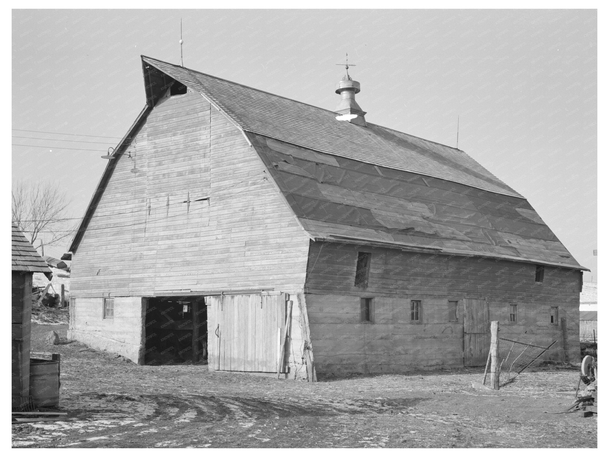 1936 Vintage Barn on J.E. Herbrandson Farm Iowa - Available at KNOWOL