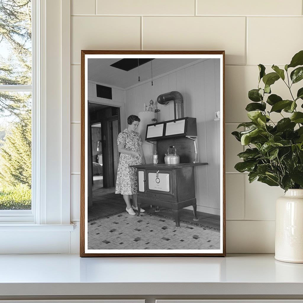 1938 Vintage Bathroom in Arkansas Farmers Home - Available at KNOWOL