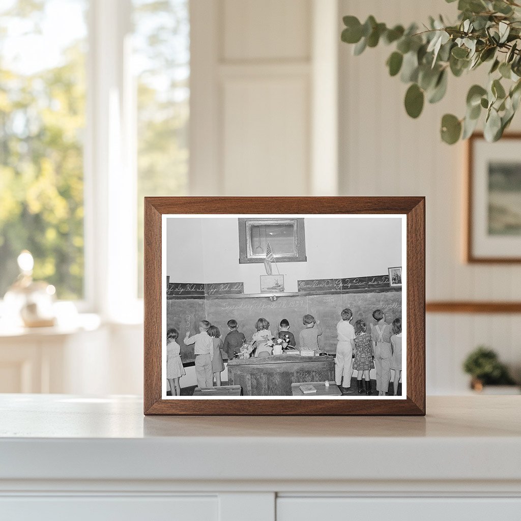 1939 Arithmetic Class in San Augustine Texas Classroom - Available at KNOWOL