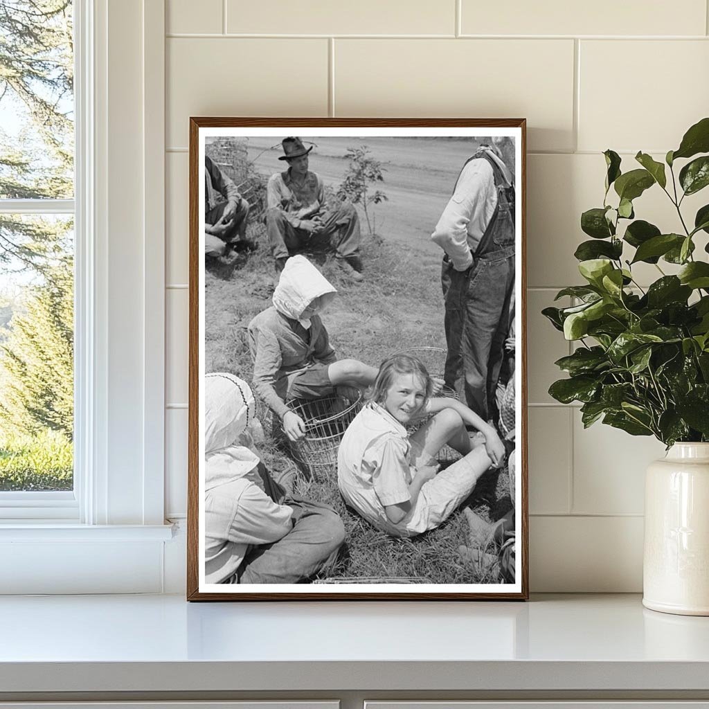 1939 Potato Workers in Spiro Oklahoma Agriculture Photo - Available at KNOWOL