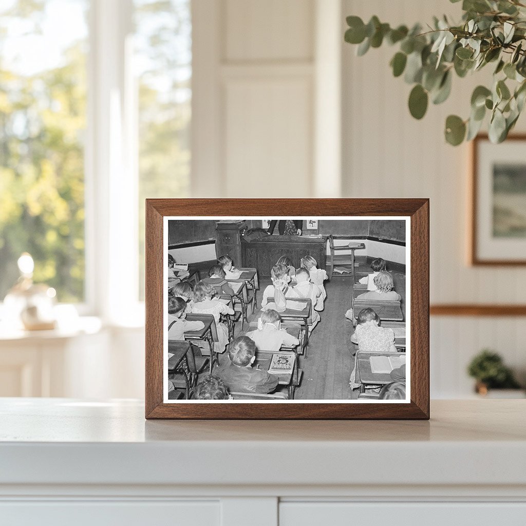 1939 San Augustine Texas Grade School Classroom Image - Available at KNOWOL