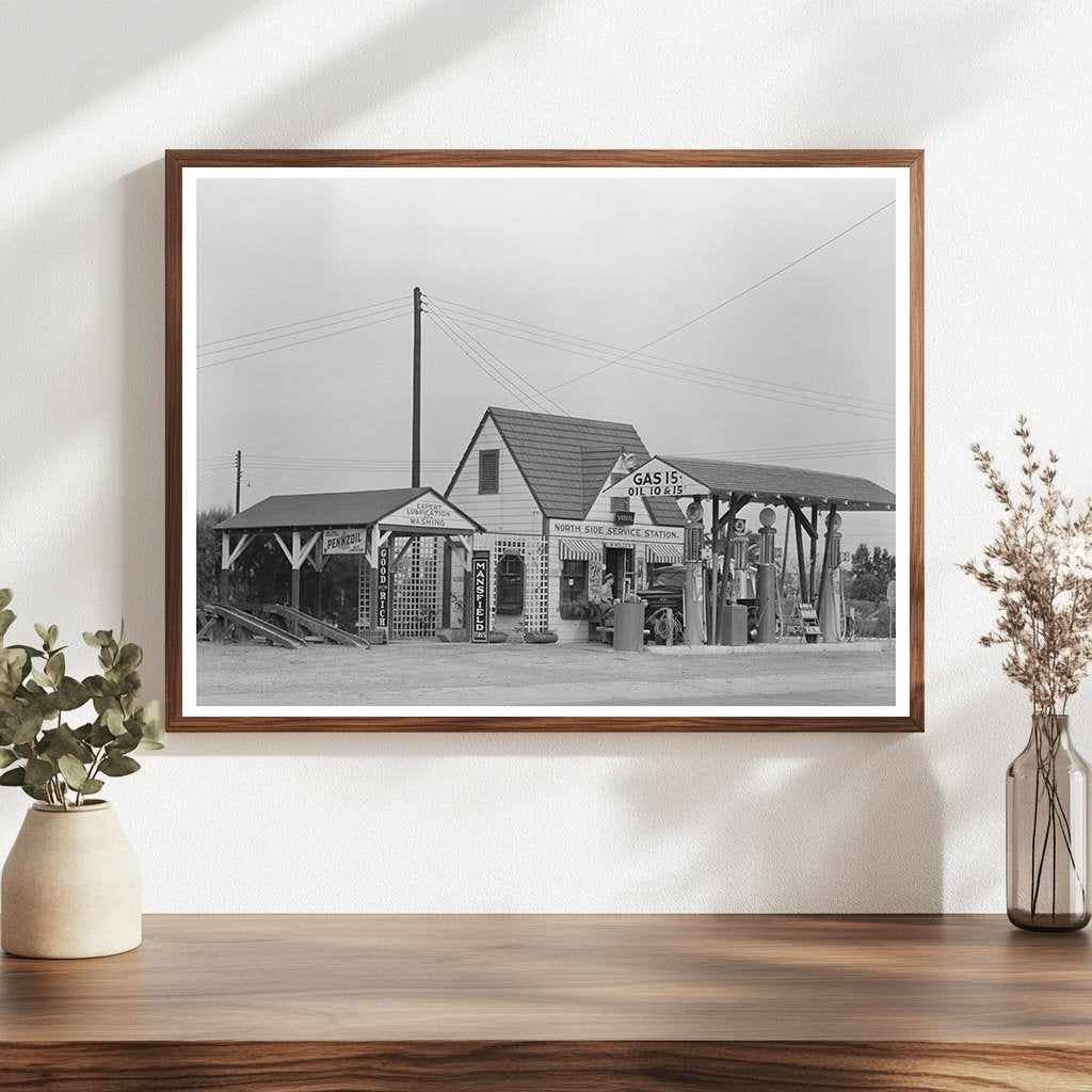 1939 Service Station in Harlingen Texas Roadside Culture - Available at KNOWOL