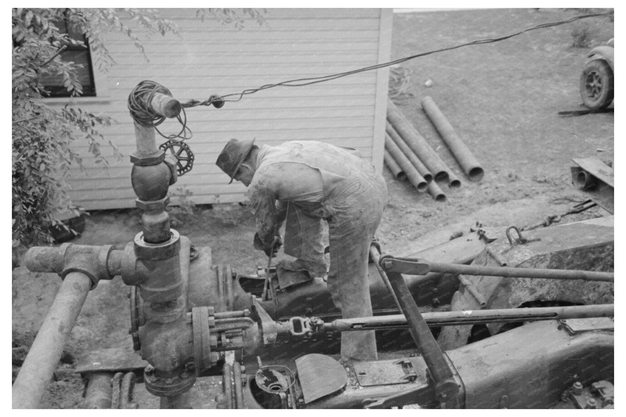 1939 Steam Drilling Engine Workers at Kilgore Oil Well - Available at KNOWOL