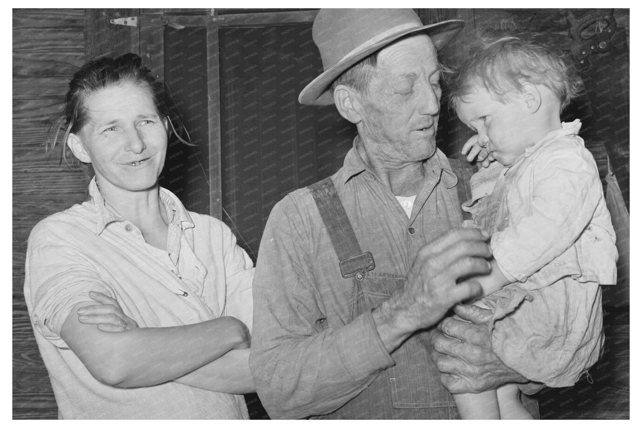 1939 Vintage Photo of Family in Jefferson Texas - Available at KNOWOL