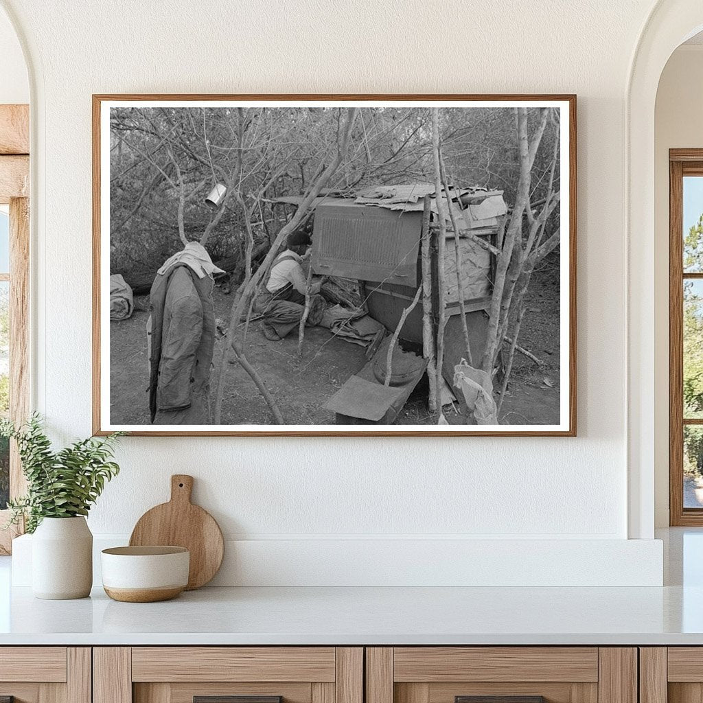 1939 White Migrant Workers Building Lean - To in Texas - Available at KNOWOL