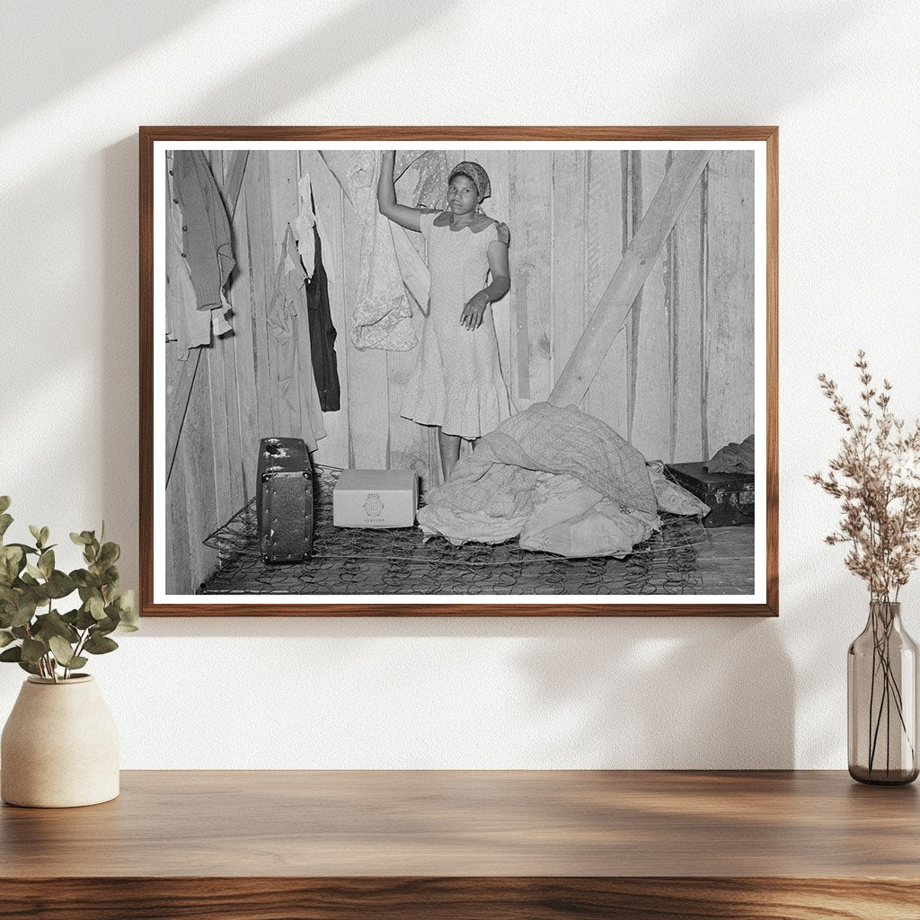 1939 Woman Arranging Quarters as Strawberry Picker Louisiana - Available at KNOWOL