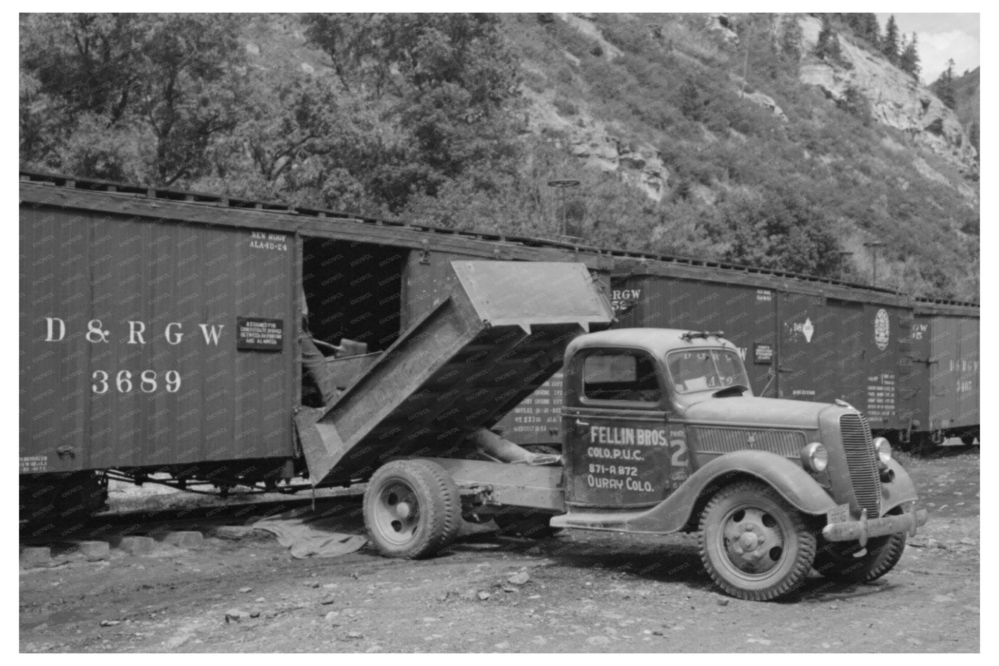 1940 Loading Gold Ore Concentrate in Ouray Colorado - Available at KNOWOL